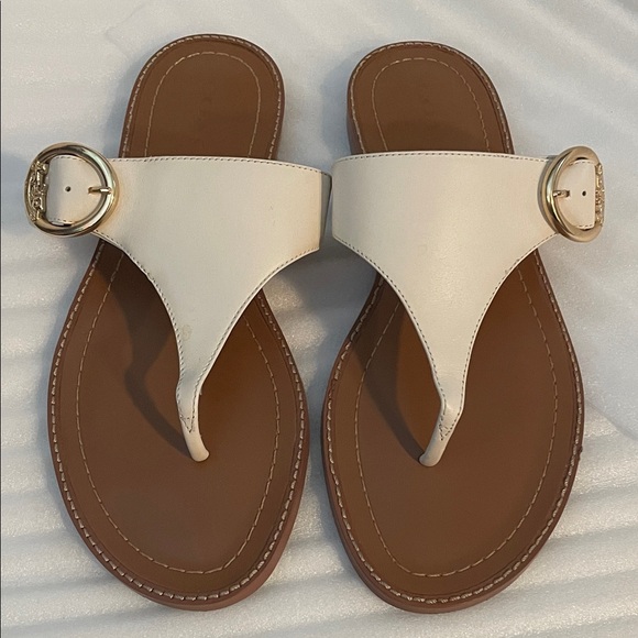 NWOB Coach Lesli Monogram Buckle Sandals size 8 in chalk - Picture 1 of 4